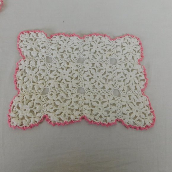 Crocheted Doilies Lot of 4 White Rectangles Pink Border Vtg Cottage Shabby Chic - Picture 7 of 10